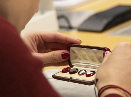 ルビー：燃えるように妖艶な石 | L'ÉCOLE School of Jewelry Arts